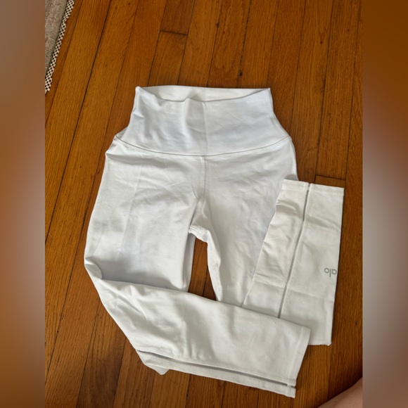 Alo Yoga High-Waist Dash Capri Legging - Picture 5 of 6